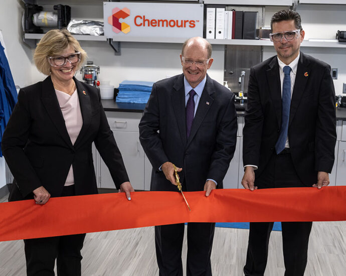 chemical-firm-chemours-opens-battery-innovation-center-to-develop-ev-battery-tech