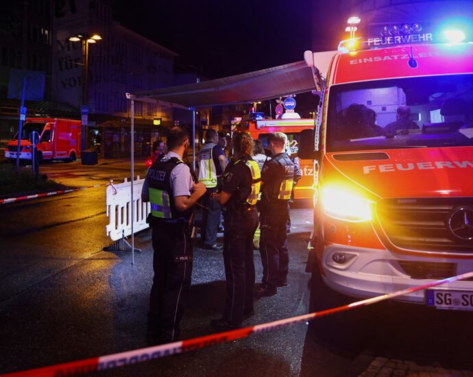 knife-attacker-kills-3-at-german-festival-in-solingen,-4-severely-injured