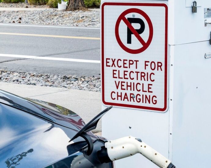 the-us-govt-is-fixing-and-upgrading-4,500-ev-charging-ports