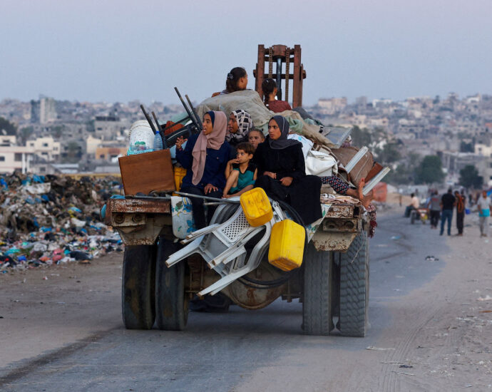 gaza’s-2.2-million-people-are-confined-to-a-humanitarian-area-smaller-than-manhattan