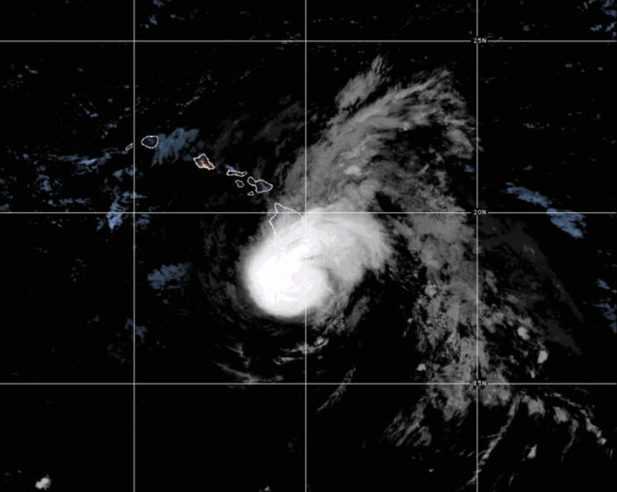 hurricane-hone-brings-heavy-rain-and-damaging-winds-to-hawaii’s-big-island