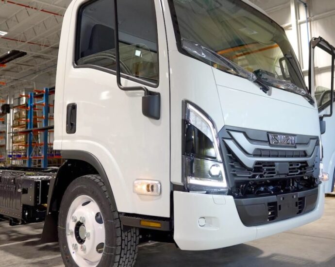 it-begins:-isuzu-nrr-ev-electric-medium-duty-truck-is-in-production