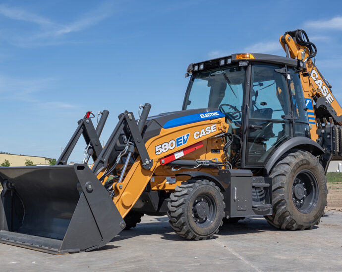 case’s-new-580ev-electric-backhoe-loader-delivers-instant-torque-and-silent,-emission-free-operation