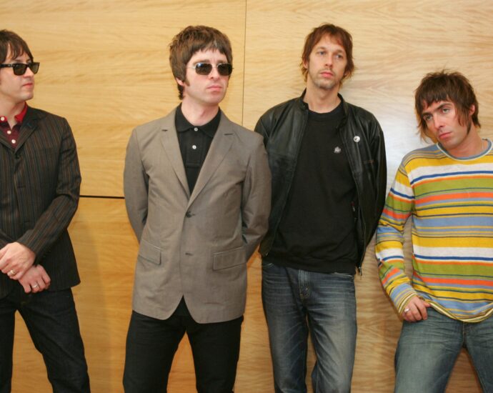 british-band-oasis-to-reunite-after-15-years,-confirms-2025-tour