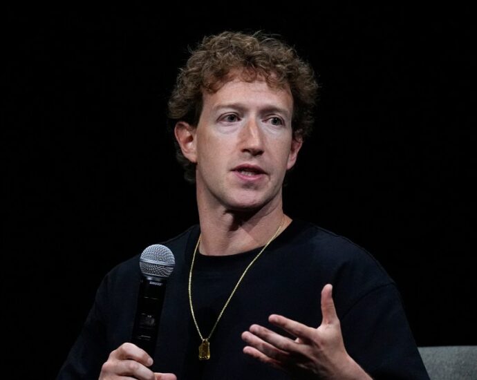 zuckerberg-says-the-white-house-pressured-facebook-over-some-covid-19-content-during-the-pandemic