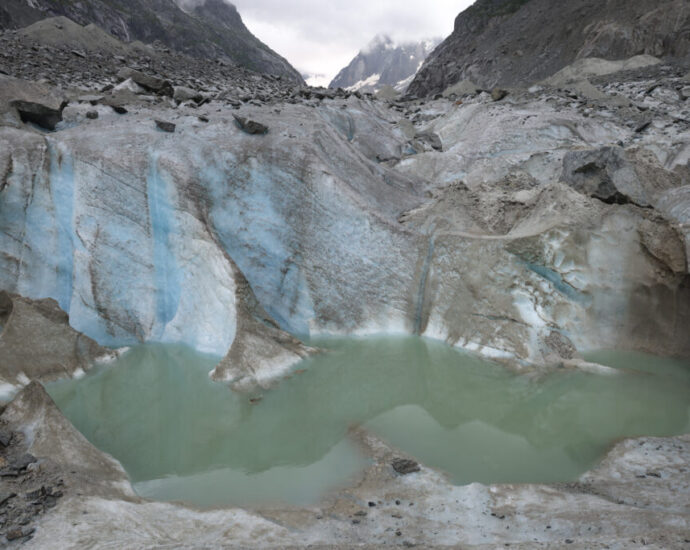 when-a-glacier-melts,-what-does-it-leave-behind?