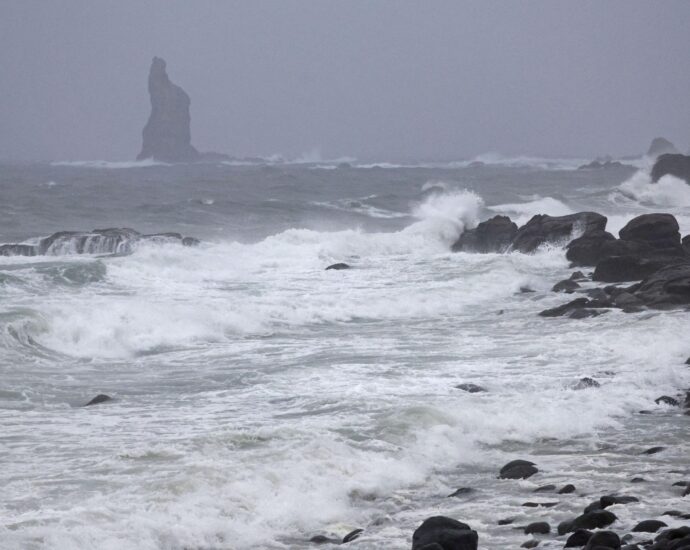 japan-issues-emergency-warning-as-typhoon-shanshan-approaches