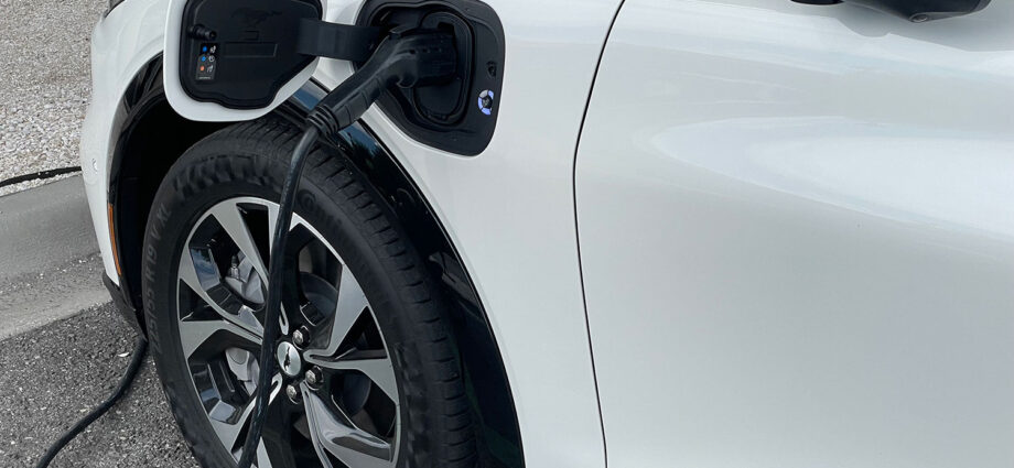 ford-and-txu-energy-partner-to-offer-free-home-ev-charging-hours