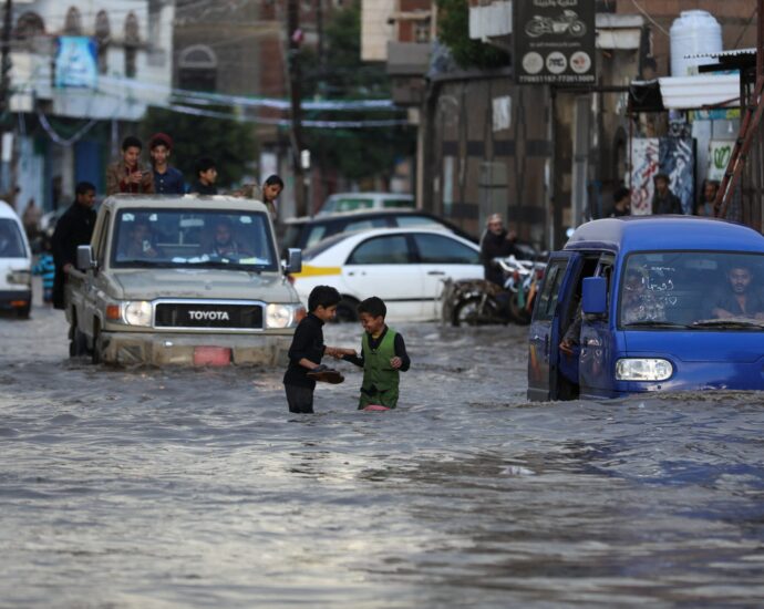 dozens-missing-in-yemen-floods,-risk-of-cholera-outbreak-rises