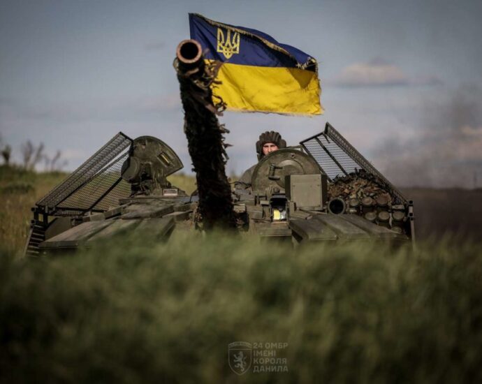 frontline-report:-ukrainian-forces-conducting-twin-encirclements-in-kursk-oblast,-trapping-russian-troops