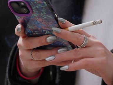 uk-government-mulling-crackdown-on-smoking,-potentially-outside-pubs