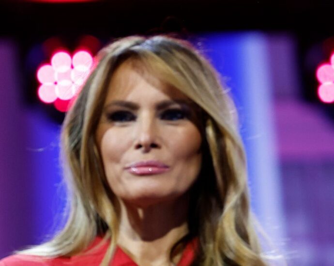 melania-the-traitor-roasted-for-incredibly-random-tweet-about-new-york-city