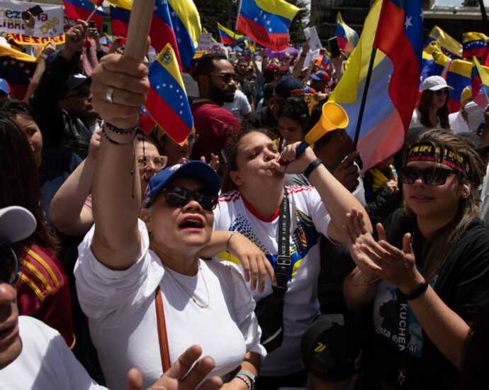 in-venezuela’s-diaspora,-protests-erupt-against-maduro’s-contested-election