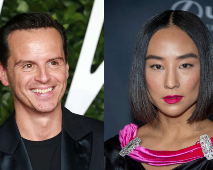 andrew-scott-and-greta-lee-head-to-space-in-new-sci-fi-romance-‘my-notes-on-mars’