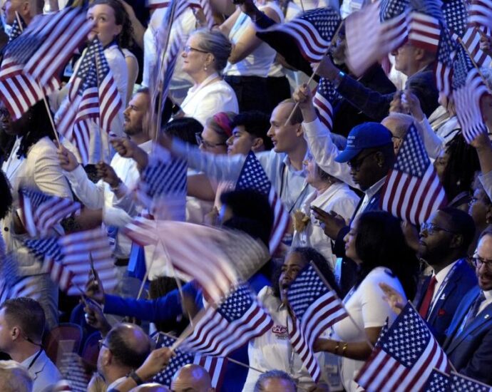 Abcarian: Are Kamala Harris’ Democrats taking back the flag-waving patriotism claimed by Republicans?