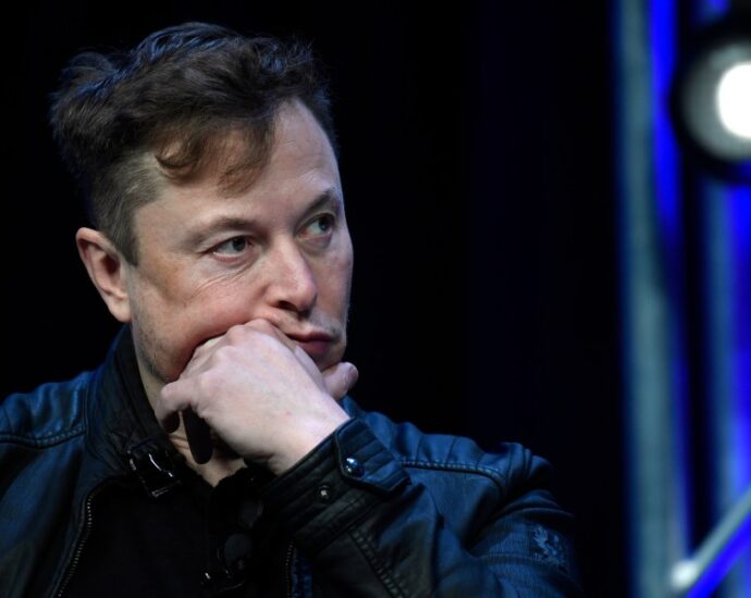 brazil-blocks-musk’s-x-after-company-refuses-to-name-local-representative-amid-feud-with-judge