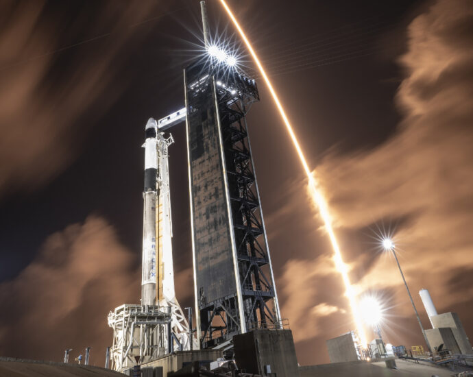 SpaceX launches back-to-back Falcon 9 rockets within 65 minutes and aces 2 landings days after a failed booster touchdown (video)