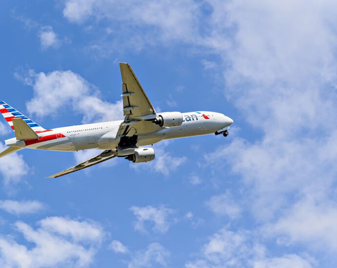 american-airlines-flight-diverts-after-alleged-vape-warning-results-in-onboard-altercation