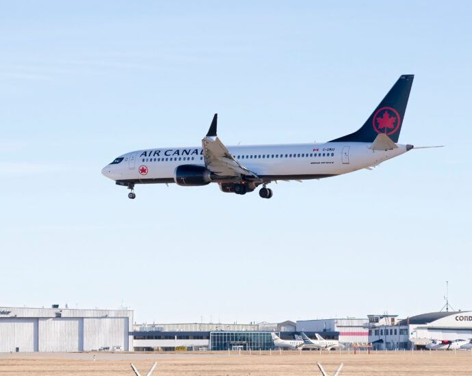 air-canada-seeks-to-avert-strike-with-reported-30%-pay-raise-for-pilots