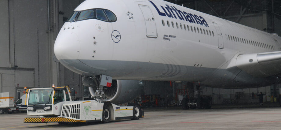 munich-airport-to-deploy-14-goldhofer-electric-aircraft-tractors