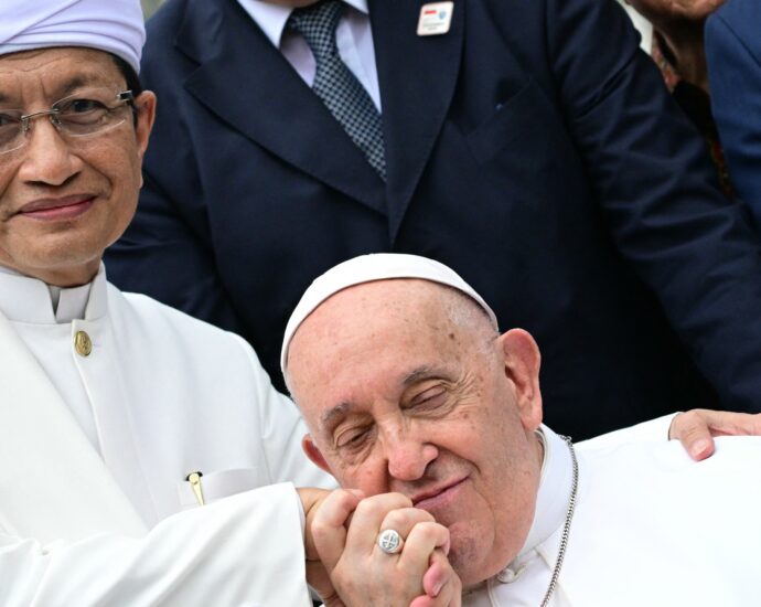 pope-francis-and-indonesia-imam-call-for-unity-against-religious-violence