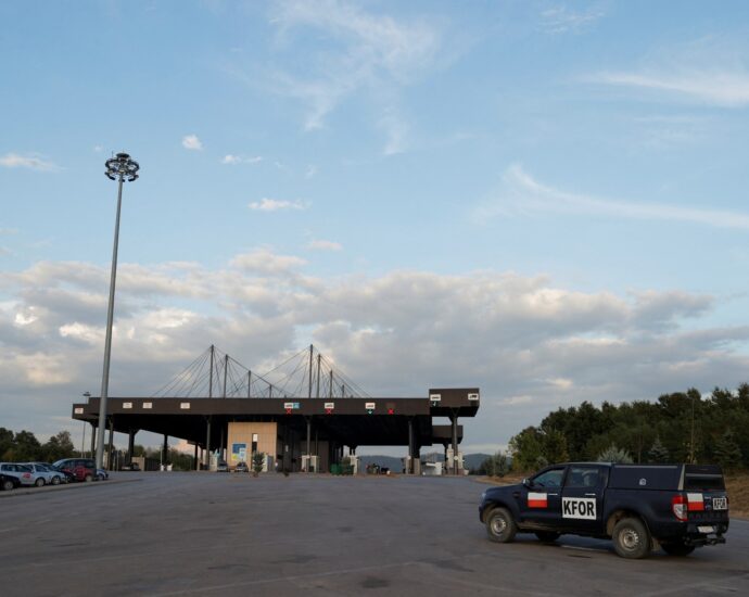 kosovo-closes-two-of-four-border-crossings-with-serbia-after-protests