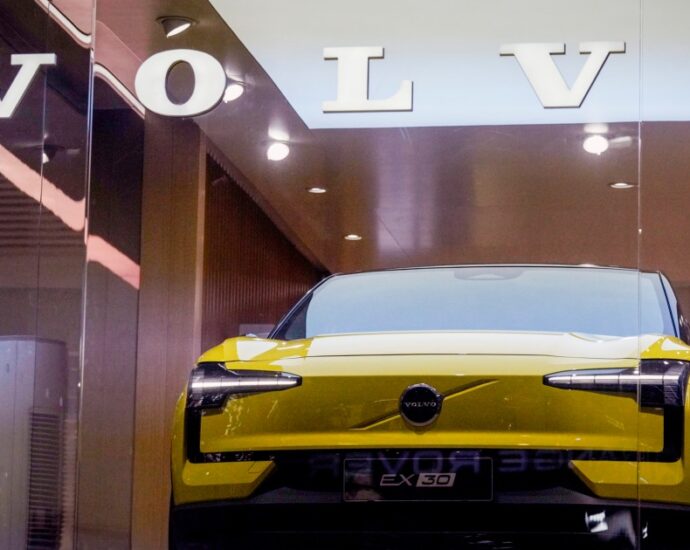 Sweden’s Volvo Cars scraps plan to only sell electric vehicles by 2030