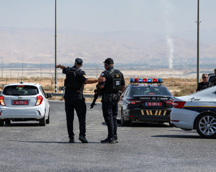 gunman-crossing-from-jordan-kills-three-israelis-at-border,-israeli-army-says