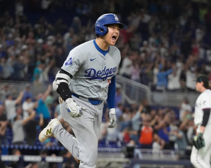 los-angeles-dodgers’-shohei-ohtani-makes-baseball-history