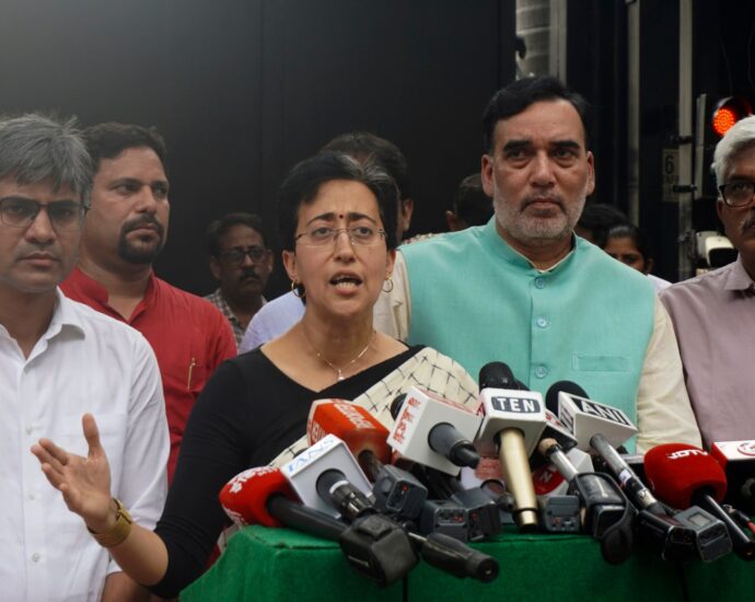 from-marxist-upbringing-to-‘soft-hindutva’:-the-rise-of-new-delhi-cm-atishi