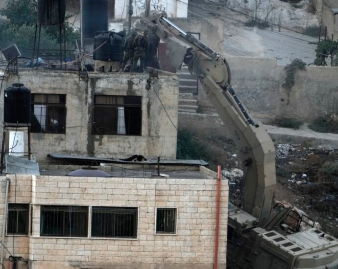 israeli-soldiers-filmed-pushing-bodies-off-rooftop-in-deadly-west-bank-raid