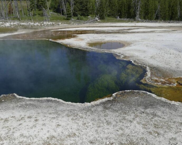 yellowstone-visitor-scalded-in-thermal-pool-hot-enough-to-burn-people-to-death.-she-broke-the-pledge