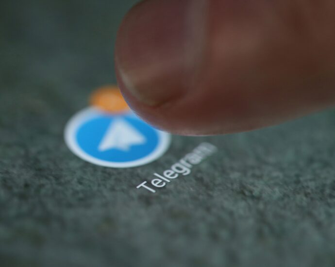 ukraine-bans-officials-from-using-telegram-on-state-issued-devices