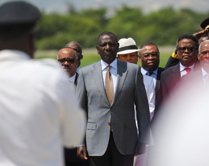 kenya’s-ruto-lands-in-haiti-to-assess-police-mission-as-insecurity-deepens