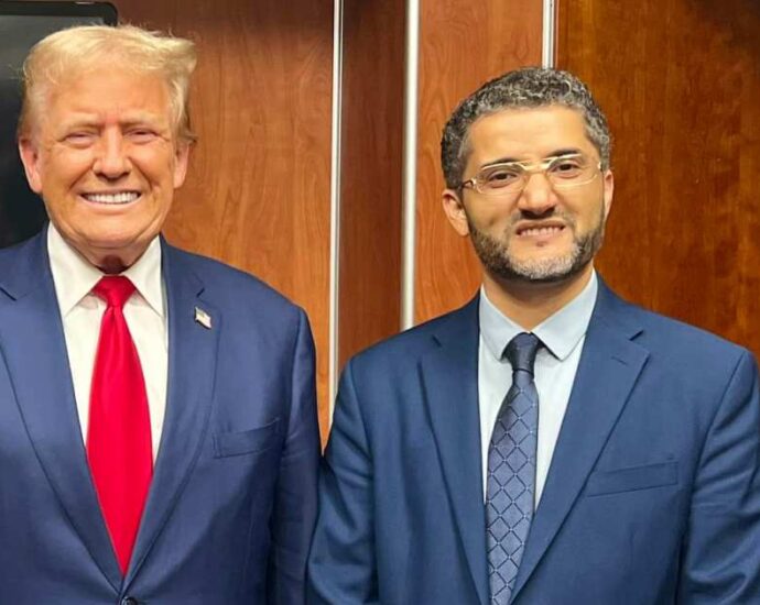 mayor-of-only-muslim-run-us-city-endorses-the-traitor