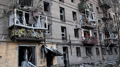 russia-bombs-zaporizhzhia,-injuring-16-civilians,-including-a-15-year-old