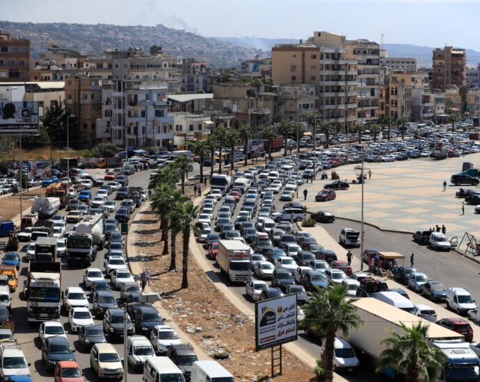 thousands-of-people-in-south-lebanon-flee-intense-israeli-bombardment