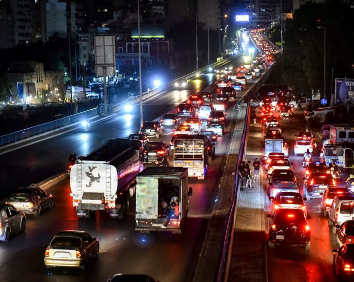 highways-gridlocked-as-thousands-flee-south-lebanon