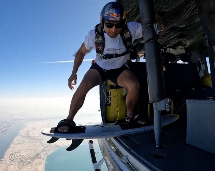 sebastian-alvarez’s-makes-history-‘skysurfing’-in-abu-dhabi