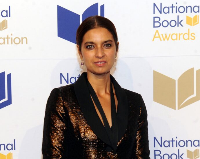 author-jhumpa-lahiri-declines-nyc’s-noguchi-museum-award-after-keffiyeh-ban