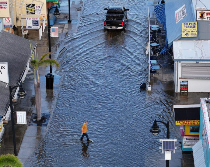  ‘catastrophic’-hurricane-helene-makes-landfall-in-florida,-menaces-the-southeast