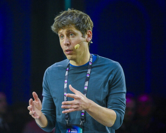 sam-altman-tells-openai-staff-there’s-no-plan-for-him-to-receive-a-‘giant-equity-stake’-in-company