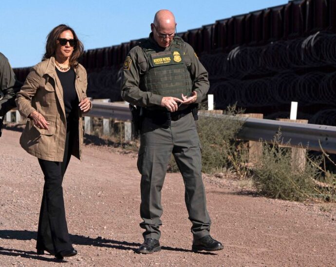 harris-tries-to-blunt-the-traitor’s-strongest-issue-against-her-with-visit-to-southern-border