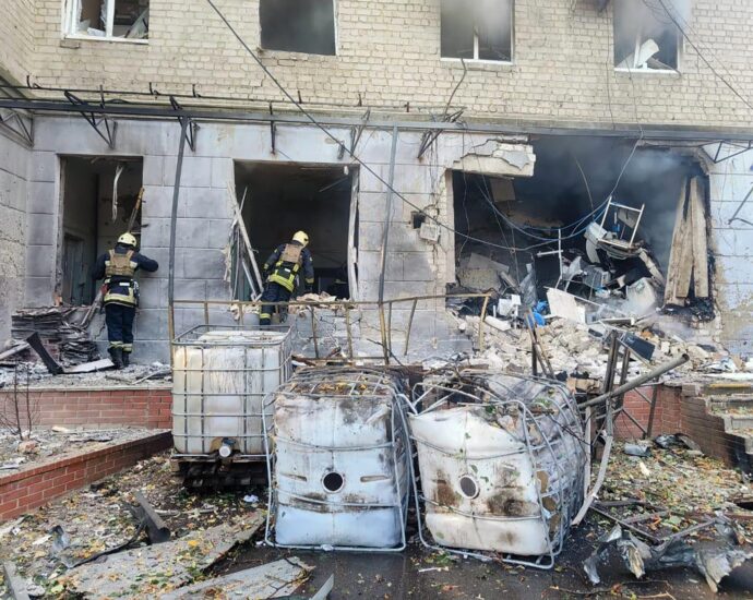 eight-killed-in-russian-drone-attacks-on-medical-centre-in-sumy,-ukraine