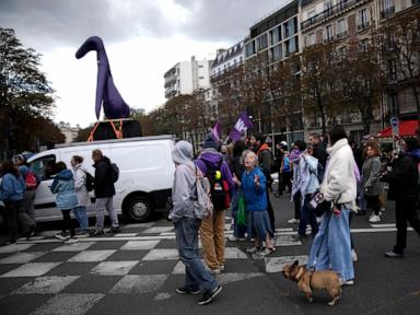 hundreds-rally-in-the-streets-of-paris-to-support-world-abortion-rights