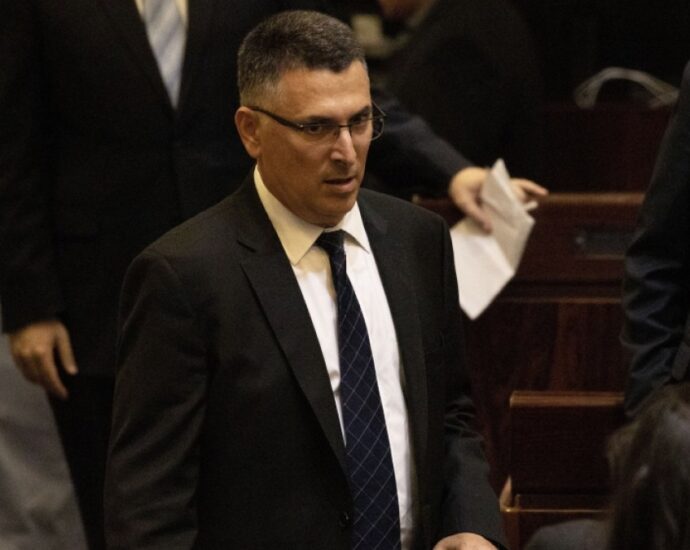 former-netanyahu-rival-gideon-saar-joins-israeli-cabinet