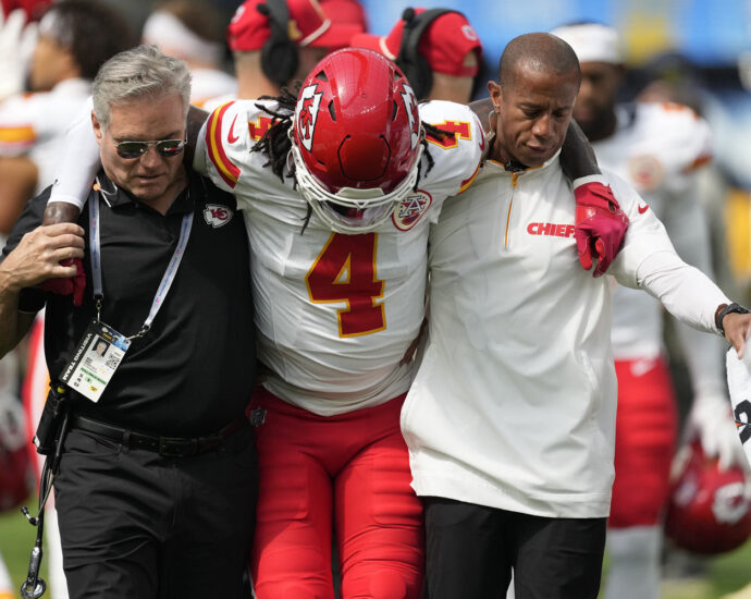 chiefs-wr-rashee-rice-carted-off-field-after-hit-to-knee