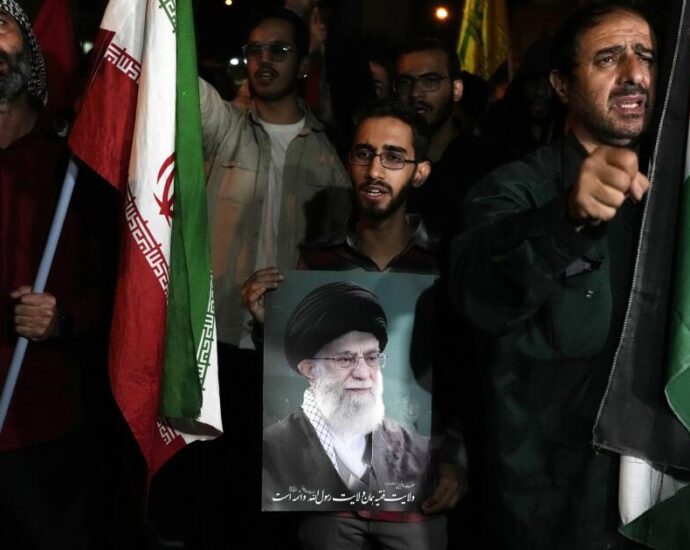 news-analysis:-iran-faces-deep-quandary-over-how-to-respond-to-israel