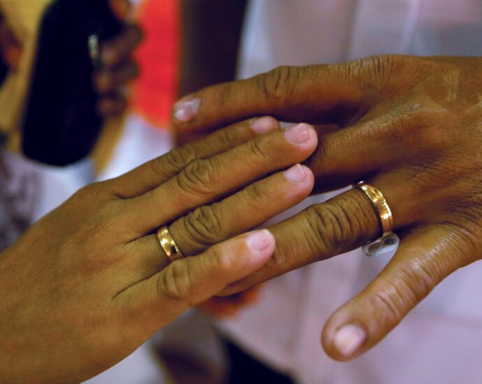 in-the-philippines,-costly-marriage-annulments-spur-calls-to-allow-divorce