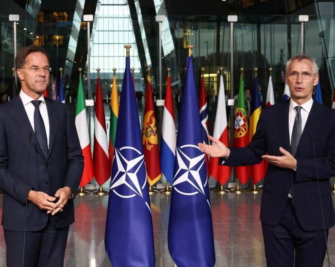 rutte-declares-ukraine-‘top-priority’-as-he-takes-over-as-nato-head